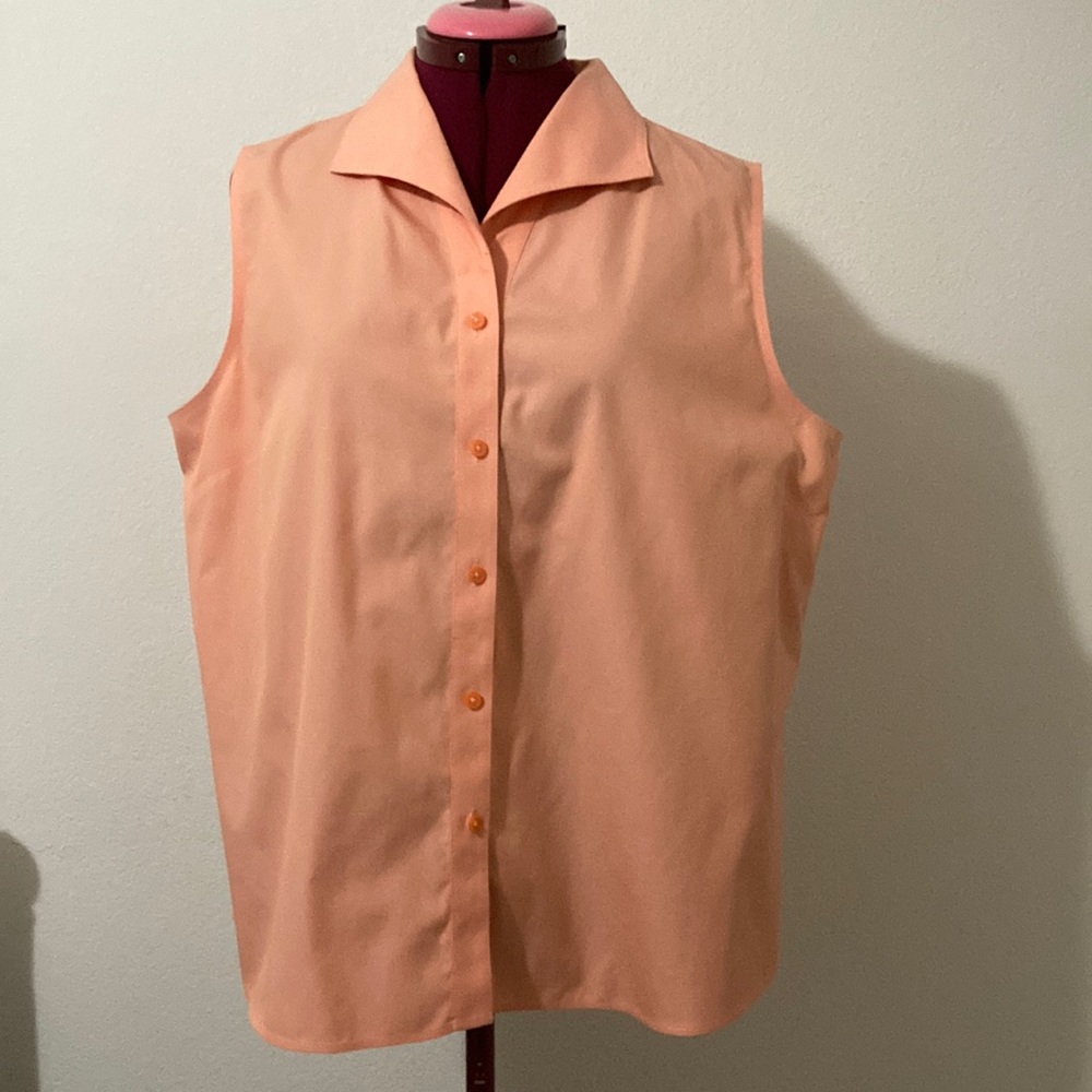 Westbound gold label Size 18 sleeveless non-iron buttoned down peach blouse